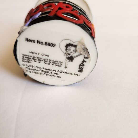 Betty Boop 1999 Small Snowglobe - Picture 6 of 6